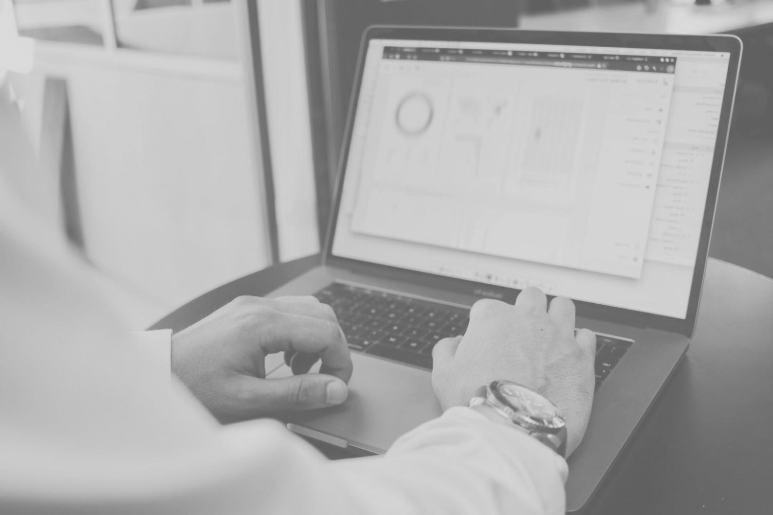Produktiver Arbeitsplatz für Remote Learning